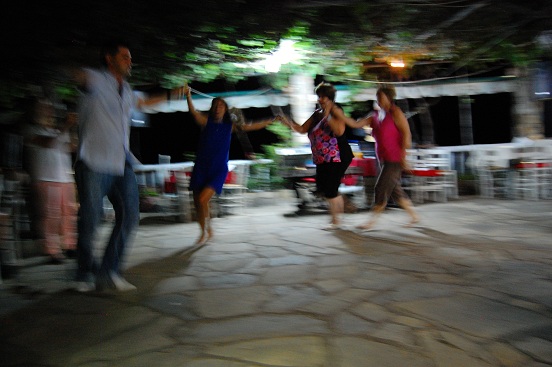 Tasos dancing